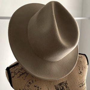 NWOT VICI Hat Taupe